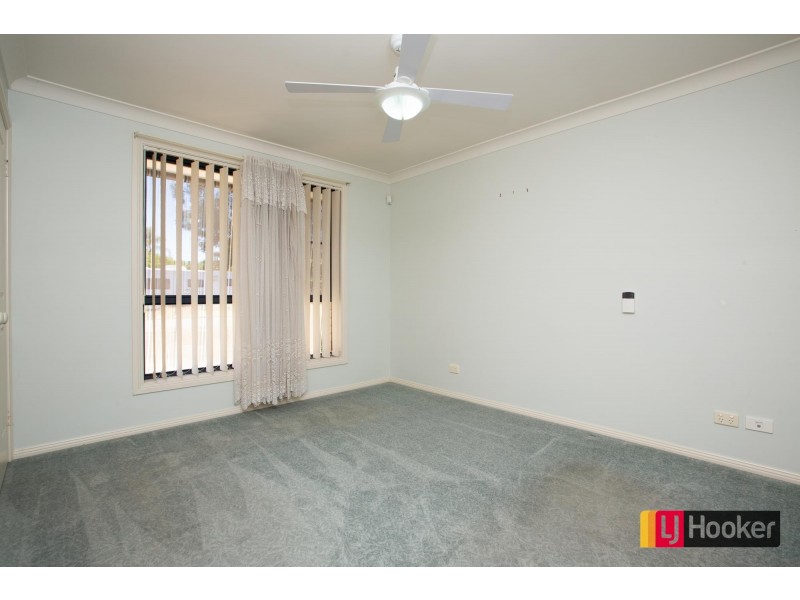 1/2 The Mews, Hillvue NSW 2340