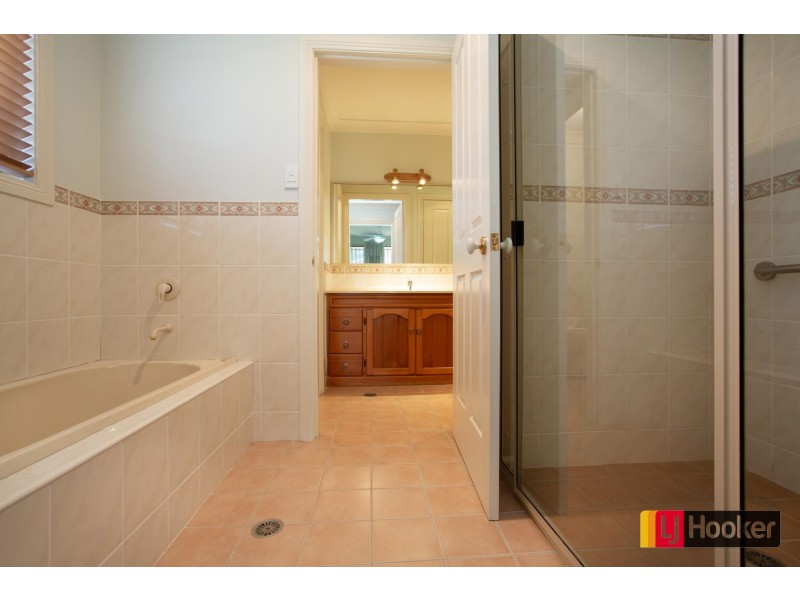 1/2 The Mews, Hillvue NSW 2340