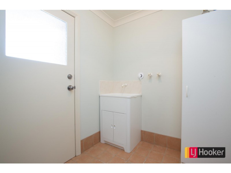 1/2 The Mews, Hillvue NSW 2340