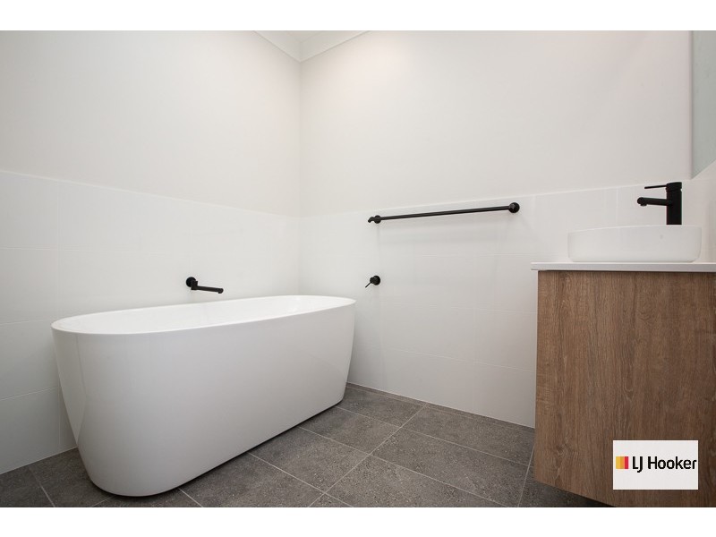 7 Peppercress Court, Moore Creek NSW 2340