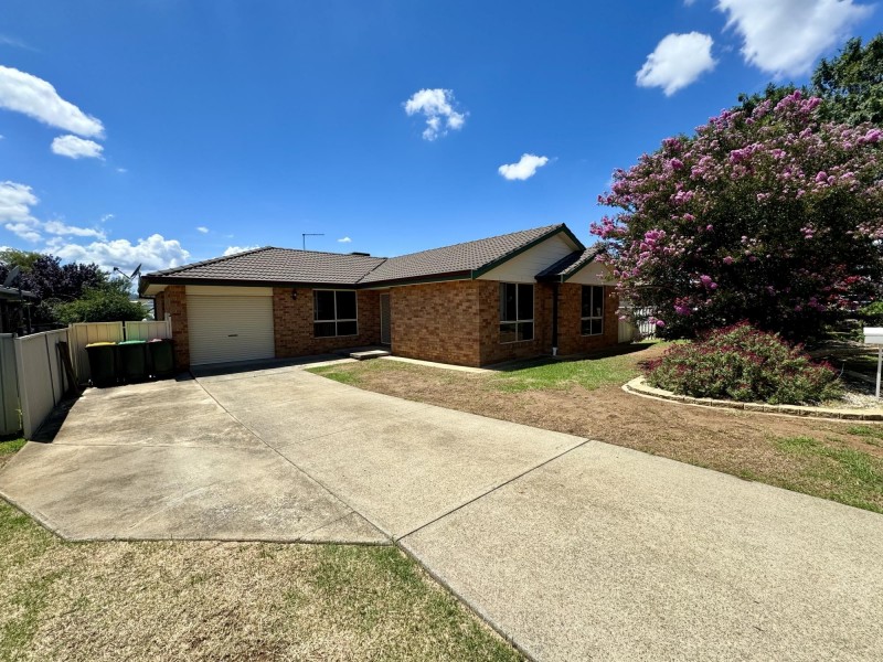 5 Giles Place, Westdale NSW 2340