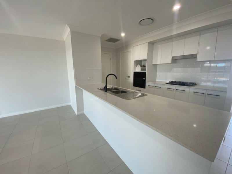 17 Gilbert Drive, Westdale NSW 2340