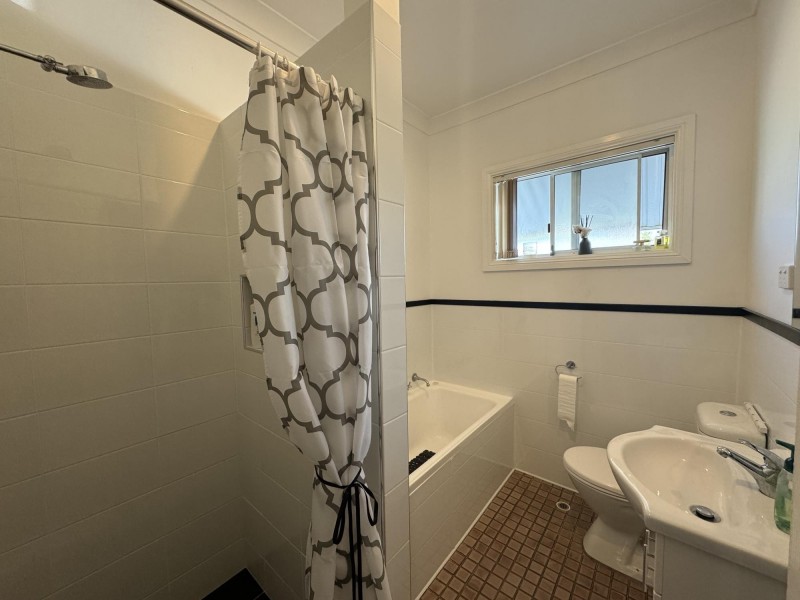 17 Laurel Street, Kootingal NSW 2352