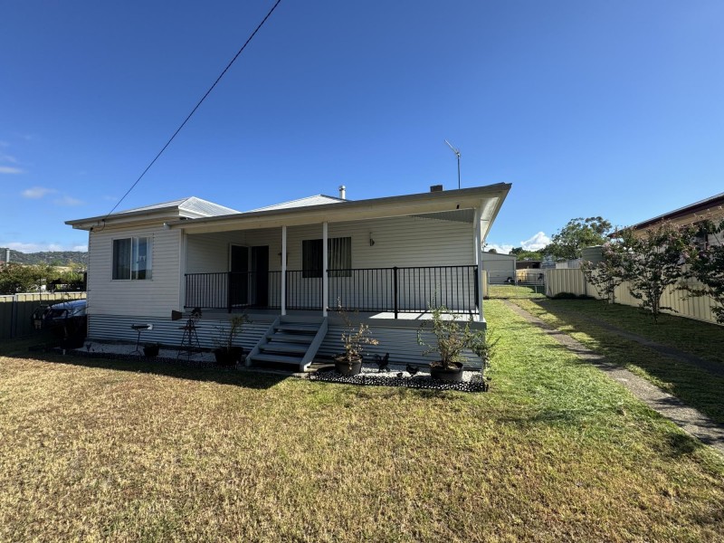 17 Laurel Street, Kootingal NSW 2352