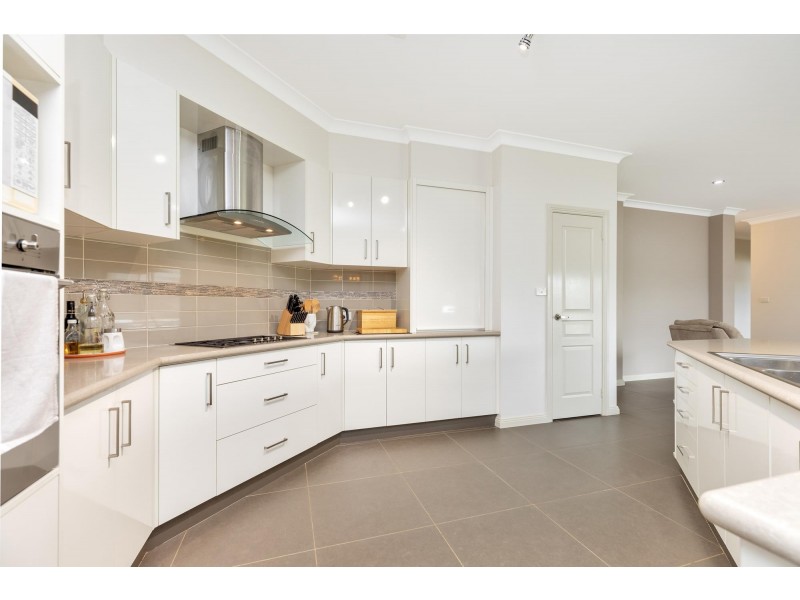 12 Lily Close, Kootingal NSW 2352