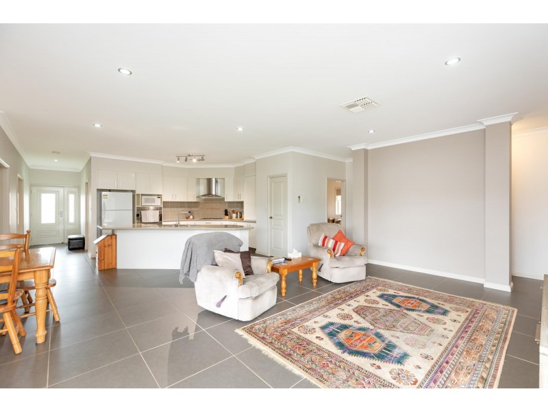 12 Lily Close, Kootingal NSW 2352
