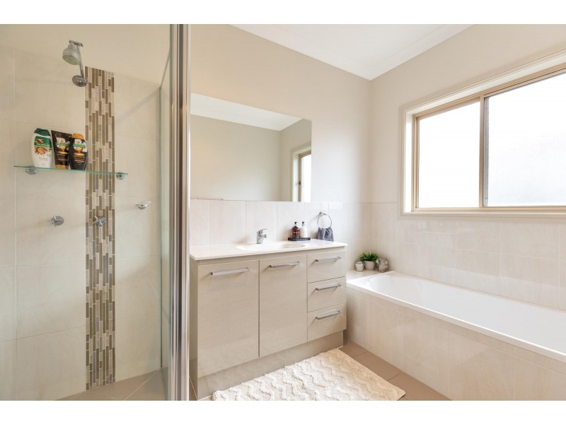 12 Lily Close, Kootingal NSW 2352