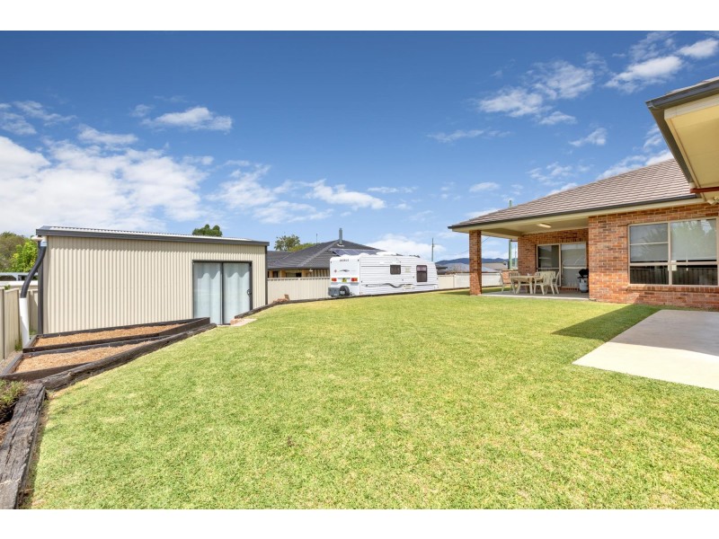 12 Lily Close, Kootingal NSW 2352