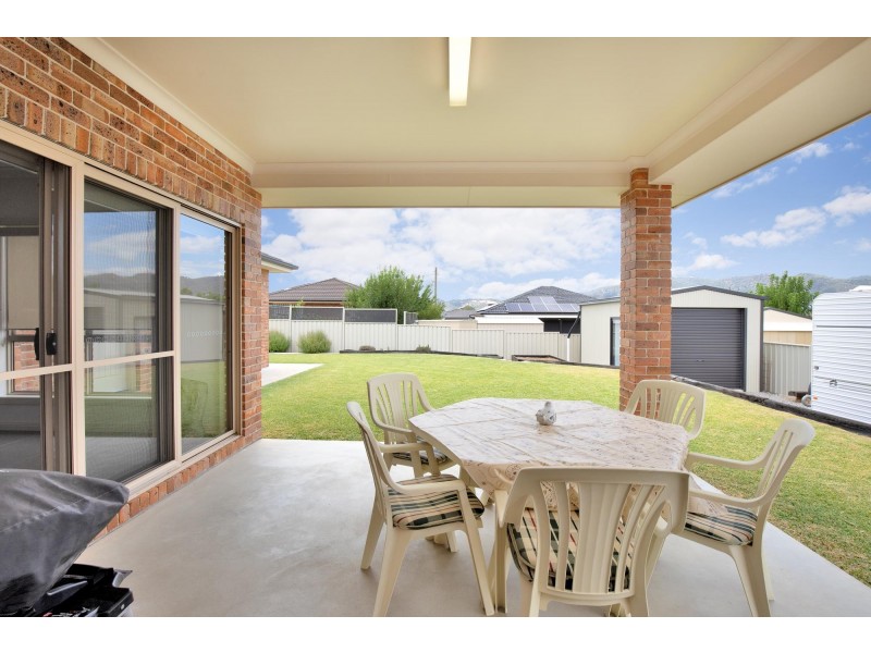 12 Lily Close, Kootingal NSW 2352