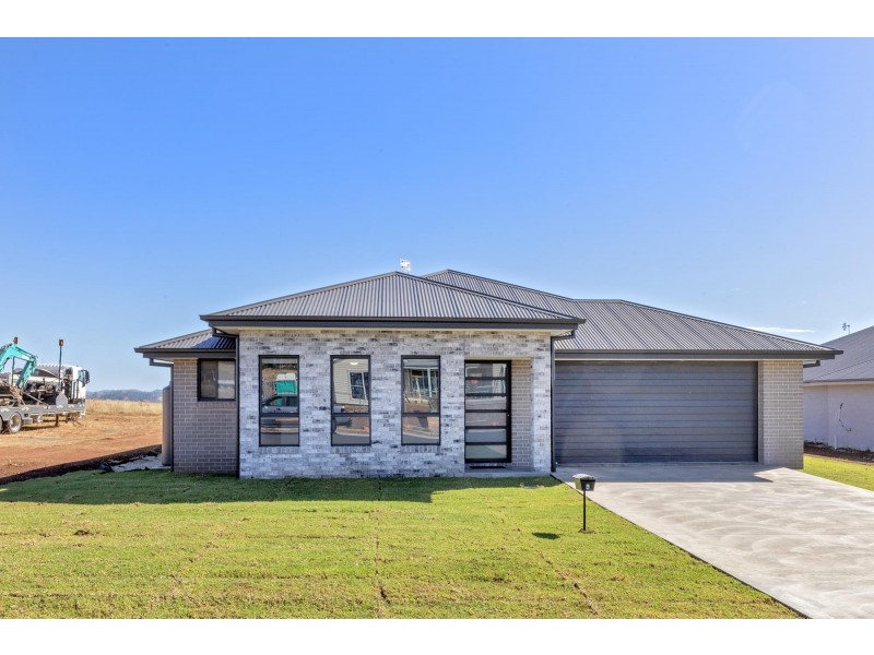 4 Sea Eagle Avenue, Tamworth NSW 2340