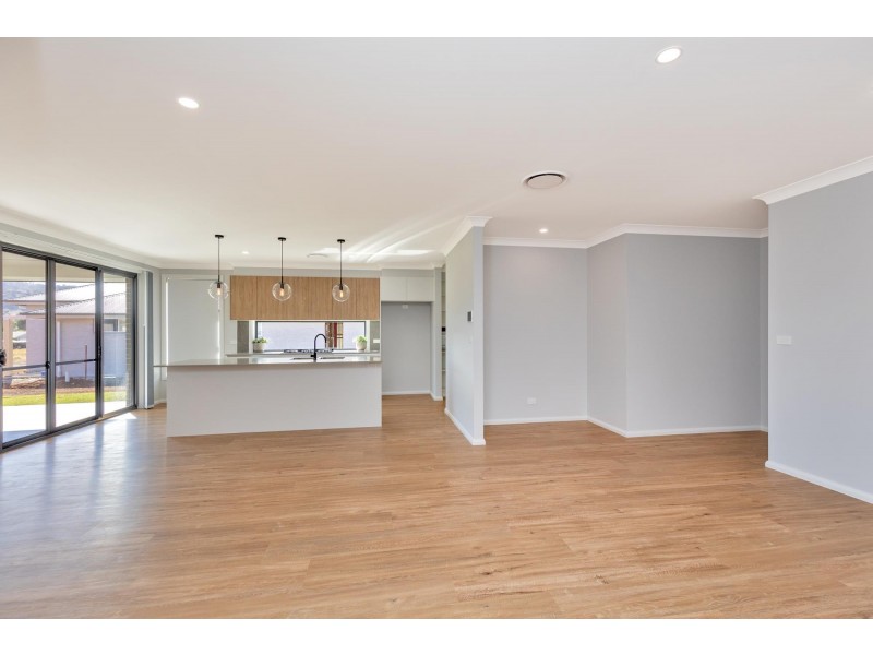 4 Sea Eagle Avenue, Tamworth NSW 2340