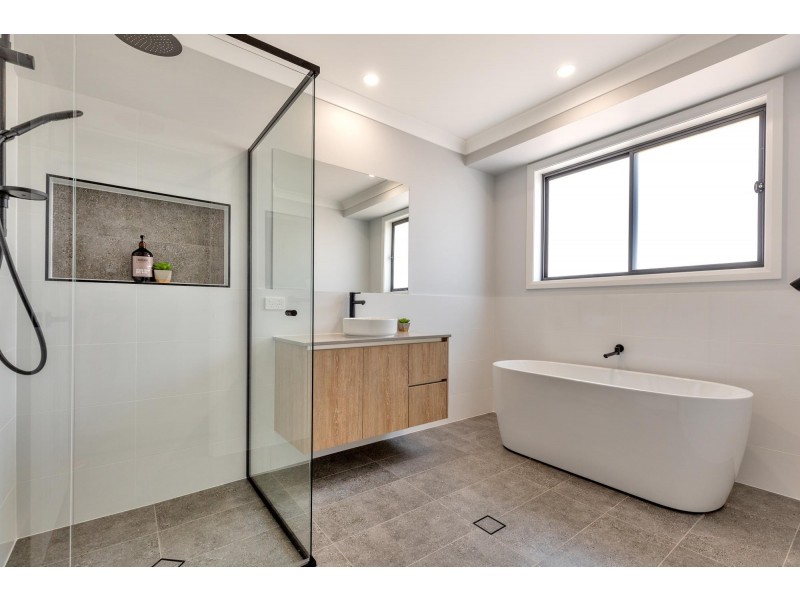 4 Sea Eagle Avenue, Tamworth NSW 2340