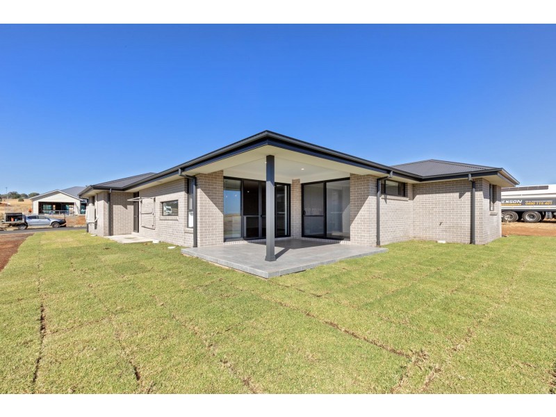 4 Sea Eagle Avenue, Tamworth NSW 2340