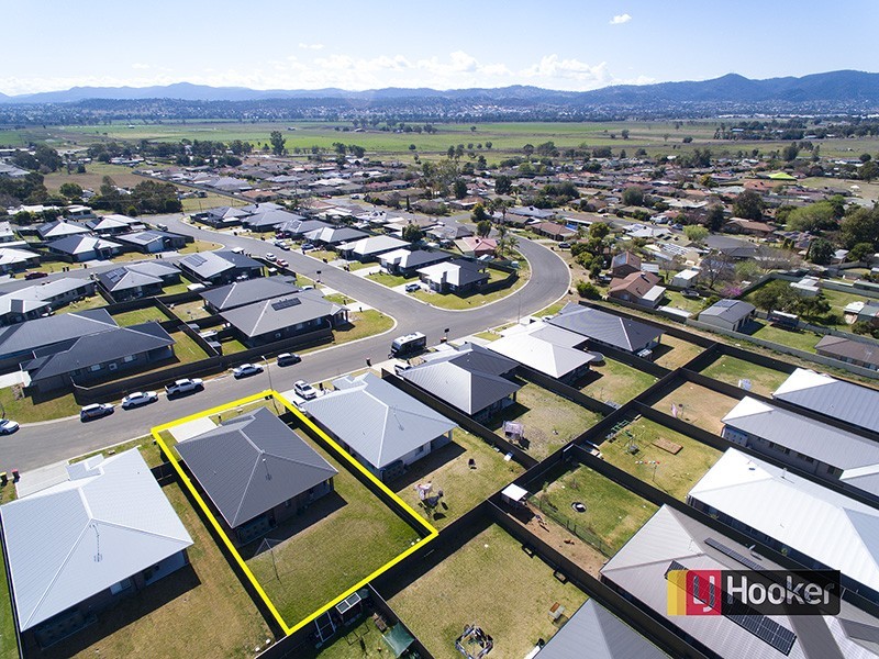 19 Gilbert Drive, Westdale NSW 2340