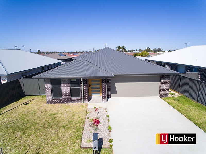 19 Gilbert Drive, Westdale NSW 2340