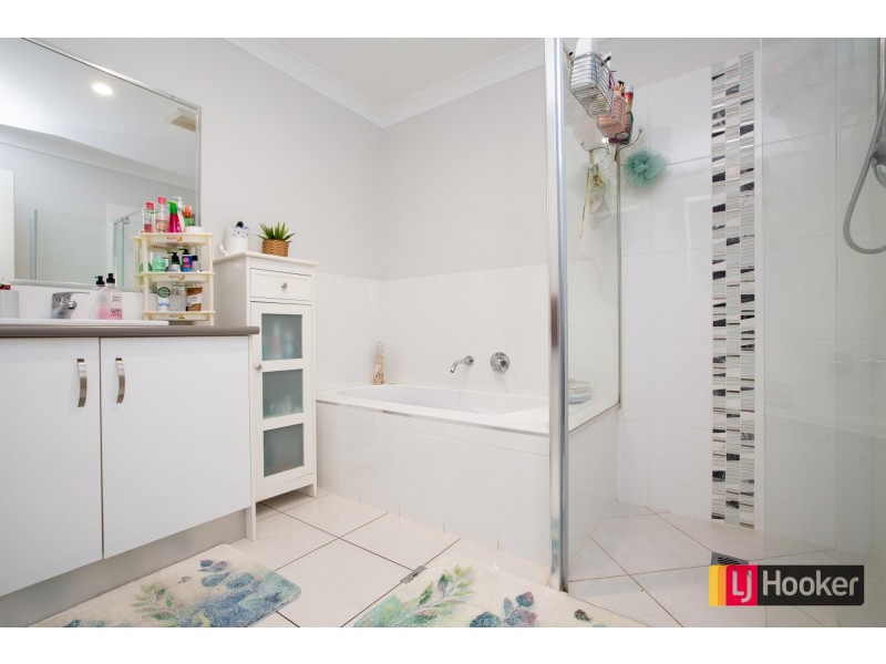 7 Mountview Crescent, Oxley Vale NSW 2340