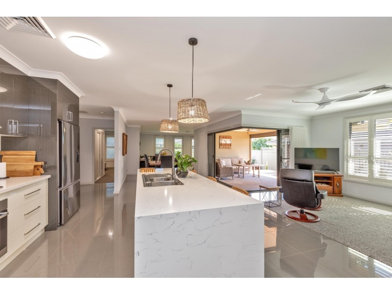 68 Peak Drive, Hillvue NSW 2340