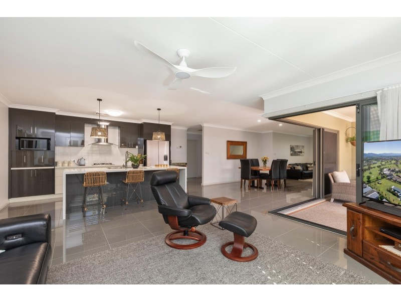 68 Peak Drive, Hillvue NSW 2340