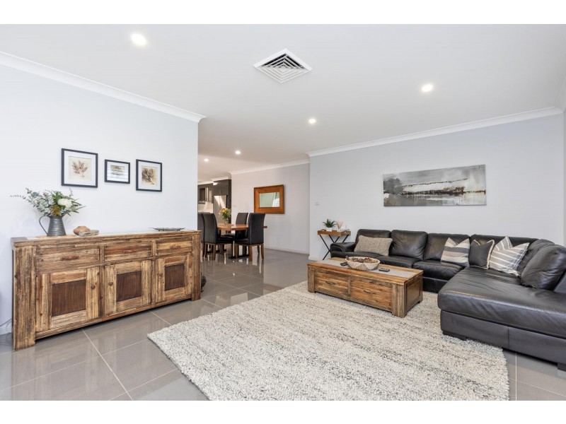 68 Peak Drive, Hillvue NSW 2340