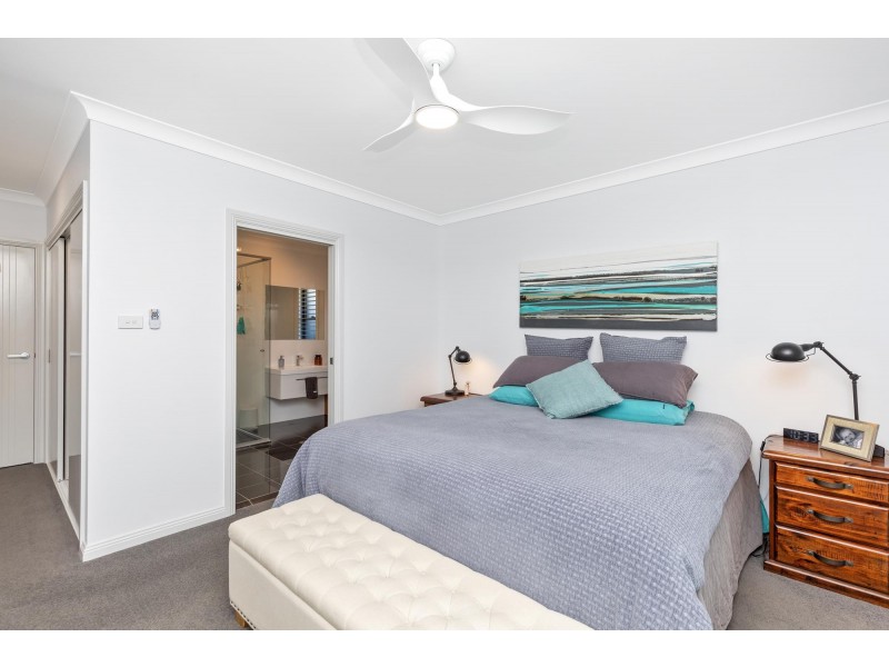 68 Peak Drive, Hillvue NSW 2340