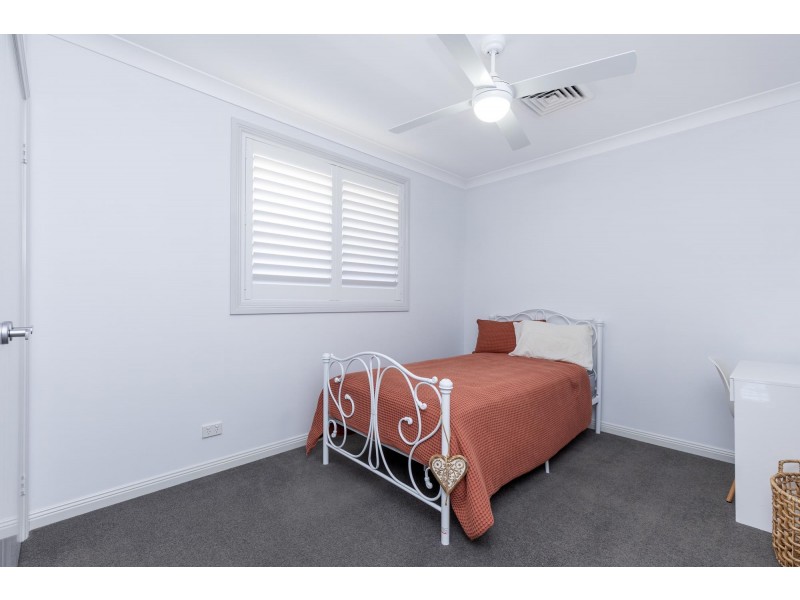 68 Peak Drive, Hillvue NSW 2340
