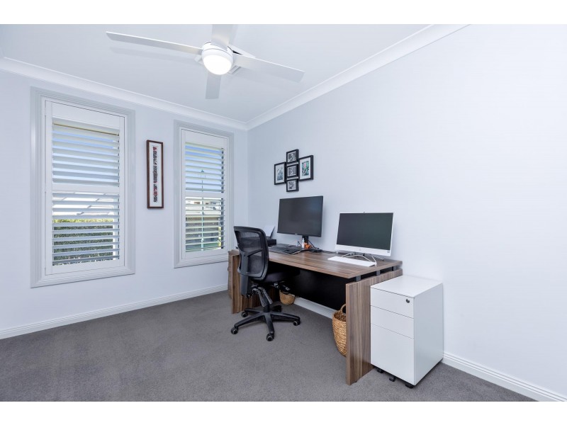 68 Peak Drive, Hillvue NSW 2340