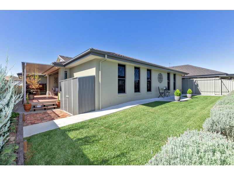 68 Peak Drive, Hillvue NSW 2340