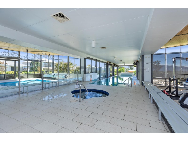 68 Peak Drive, Hillvue NSW 2340