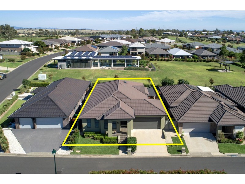 68 Peak Drive, Hillvue NSW 2340