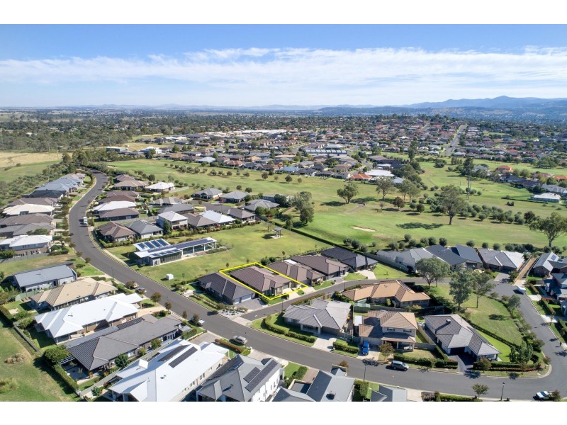 68 Peak Drive, Hillvue NSW 2340