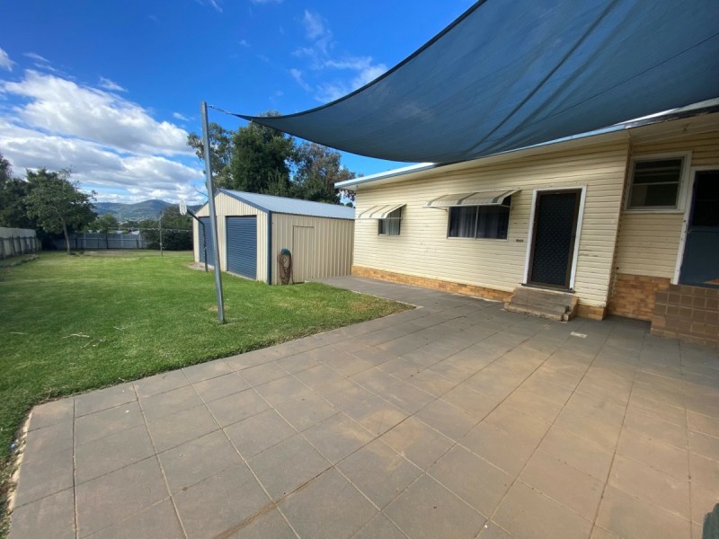8 Central Avenue, South Tamworth NSW 2340