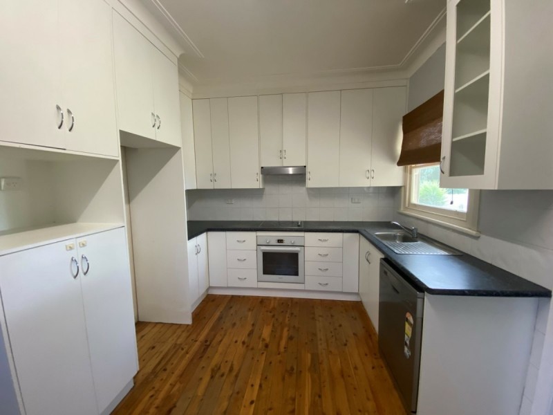 8 Central Avenue, South Tamworth NSW 2340