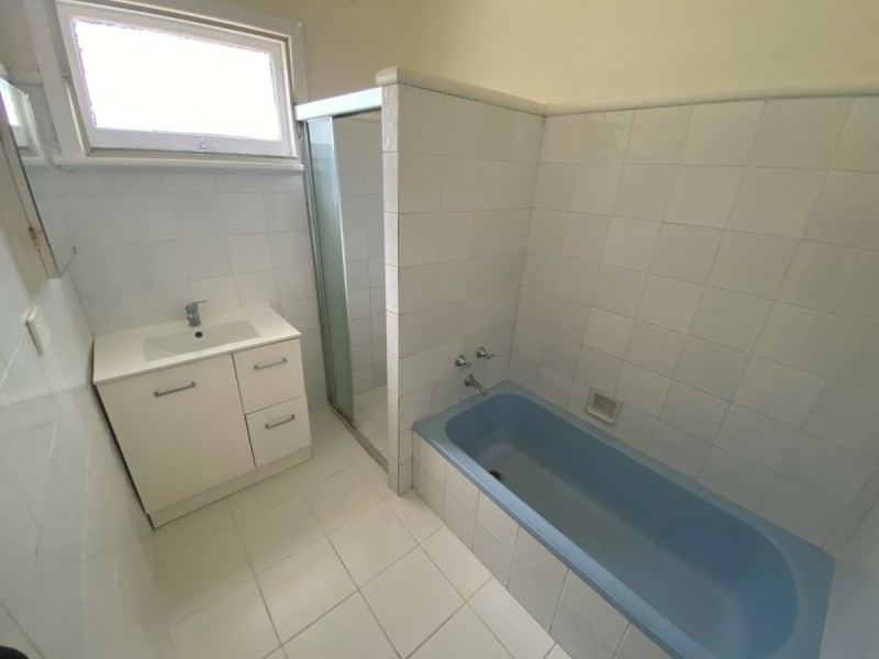 8 Central Avenue, South Tamworth NSW 2340