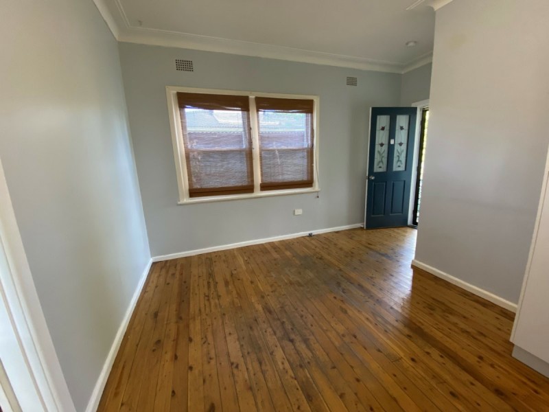 8 Central Avenue, South Tamworth NSW 2340