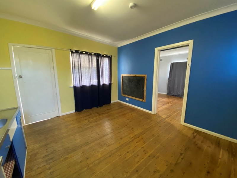 8 Central Avenue, South Tamworth NSW 2340