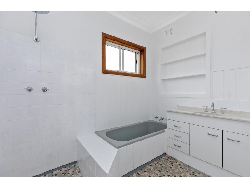 6 Bellevue Crescent, East Tamworth NSW 2340