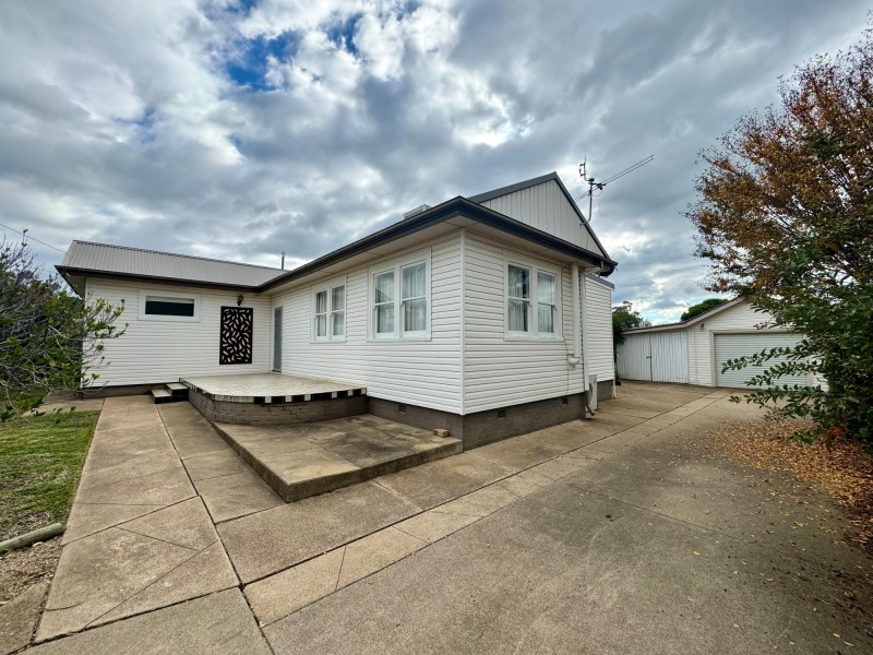 12 Cobley Avenue, South Tamworth NSW 2340