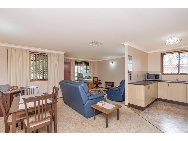 1-2/11 Illoura Street, Tamworth NSW 2340