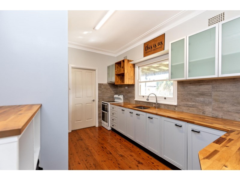 10 Baird Crescent, South Tamworth NSW 2340