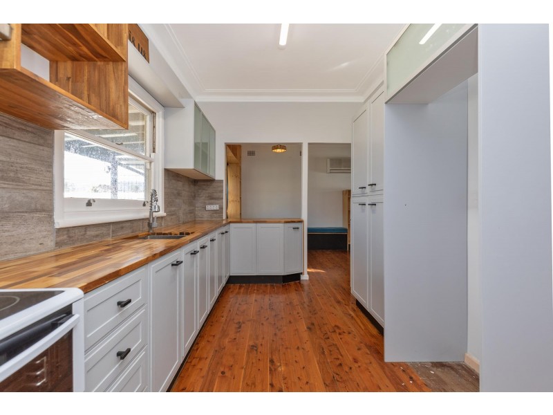 10 Baird Crescent, South Tamworth NSW 2340
