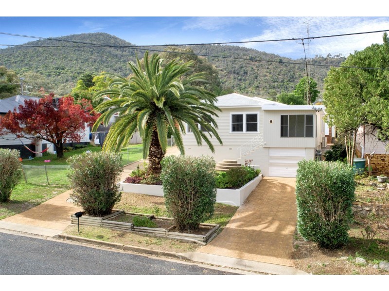 2 Sapphire Crescent, East Tamworth NSW 2340