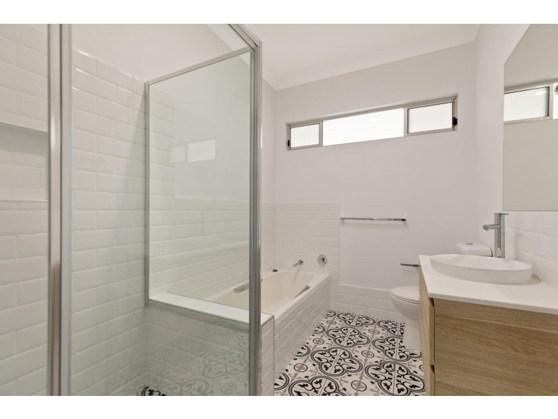 2 Sapphire Crescent, East Tamworth NSW 2340