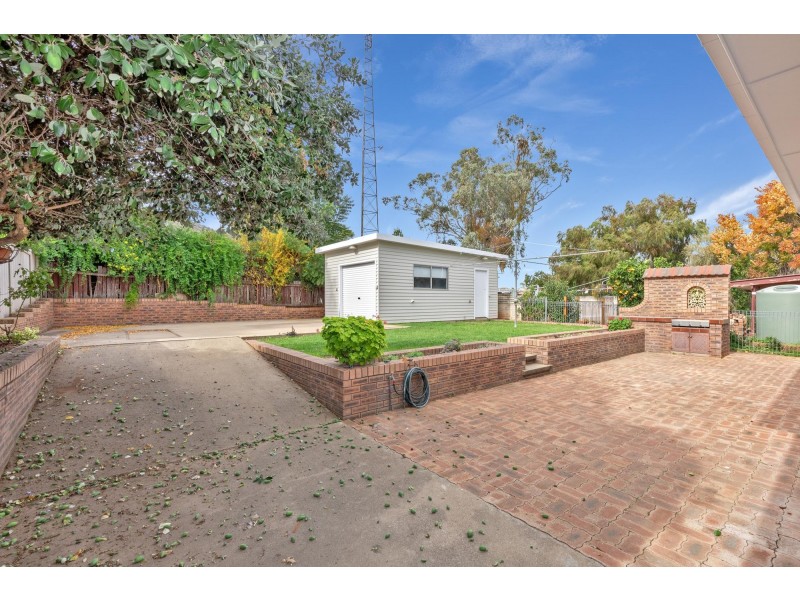 2 Sapphire Crescent, East Tamworth NSW 2340