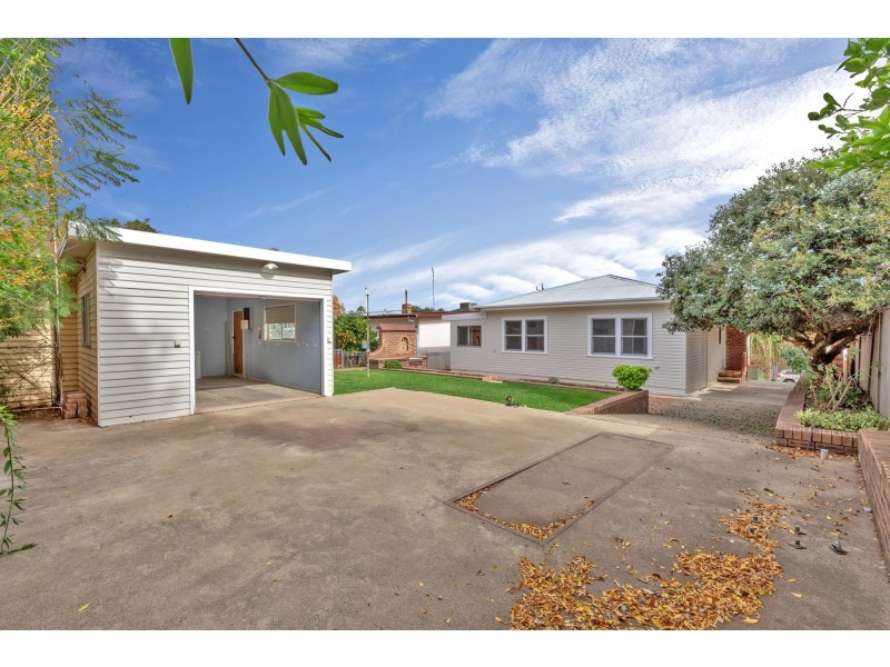 2 Sapphire Crescent, East Tamworth NSW 2340