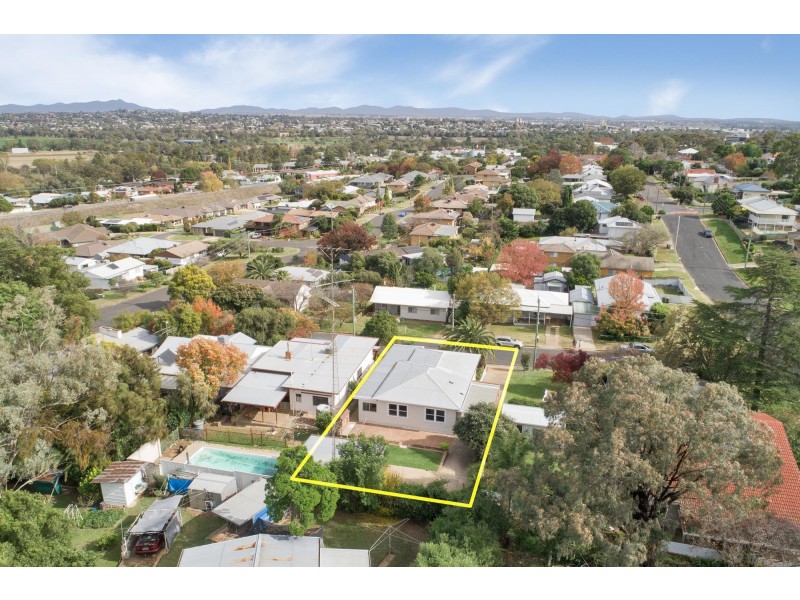 2 Sapphire Crescent, East Tamworth NSW 2340