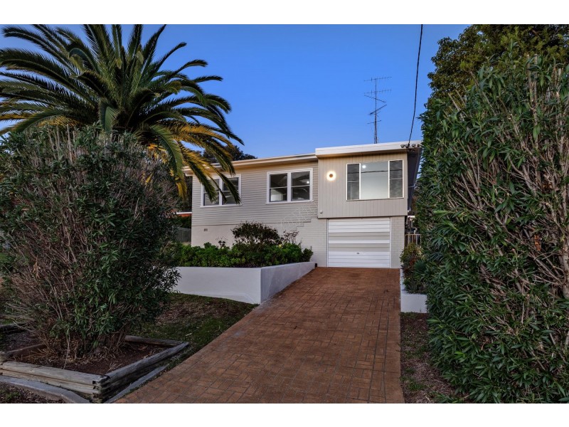 2 Sapphire Crescent, East Tamworth NSW 2340