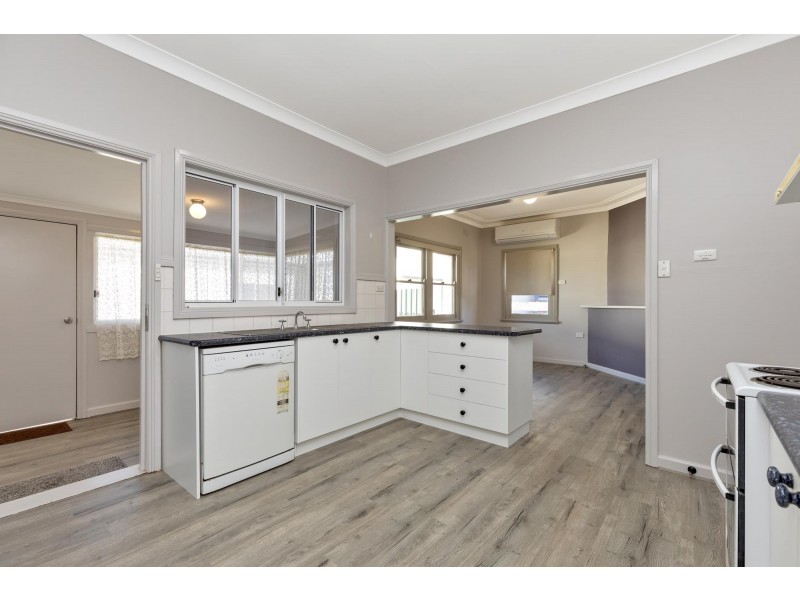 42 Gunnedah Road, West Tamworth NSW 2340