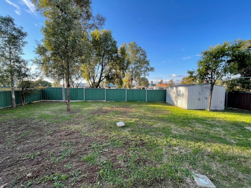 1 Nowland Crescent, Westdale NSW 2340