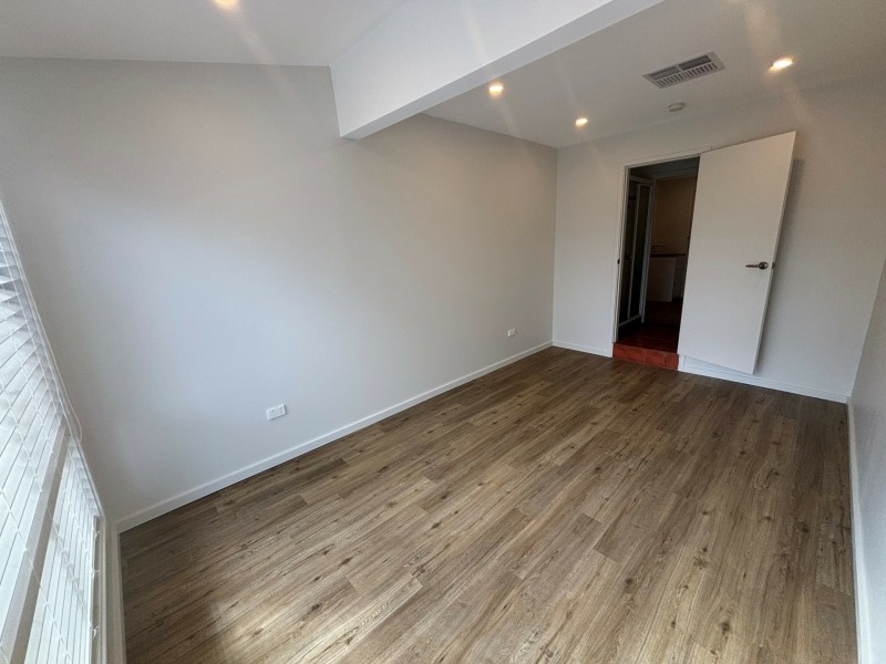 1 Nowland Crescent, Westdale NSW 2340