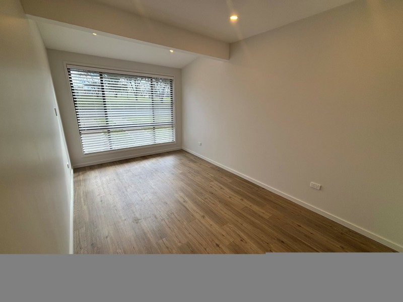 1 Nowland Crescent, Westdale NSW 2340